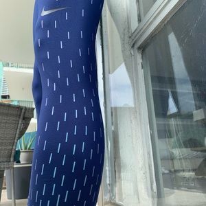 Nike pro reflective running crop.